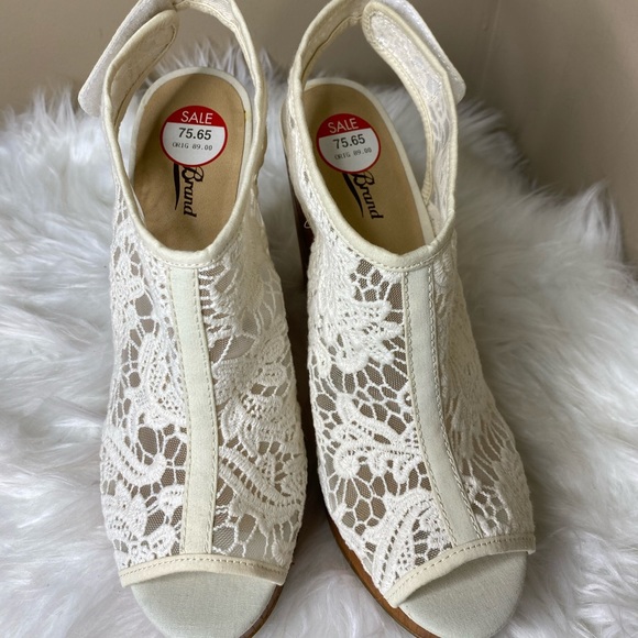 LUCKY BRAND White Lace Crochet Wedge Heel - Picture 6 of 11